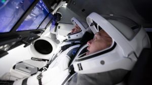 SpaceX spacecraft begins journey back to Earth