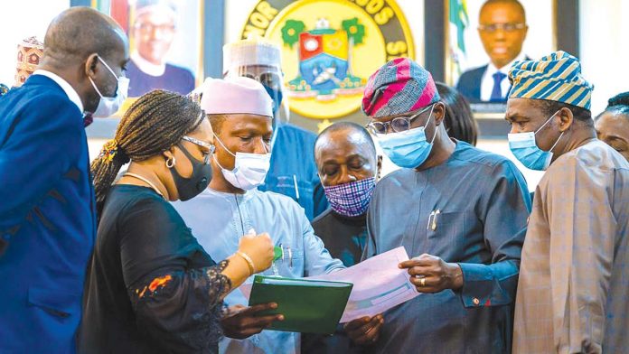 Company Secretary/Legal Adviser, Federal Airports Authority of Nigeria (FAAN), Clifford Omozehian (left); Director, Finance and Accounts, Mrs. Nike Abodemi; Managing Director, Captain Rabiu Yadudu; Lagos State Governor, Babajide Sanwo-Olu and his deputy, Dr. Obafemi Hamzat, during a visit by the FAAN management to Lagos House, Alausa, Ikeja…yesterday. PHOTO: NAN