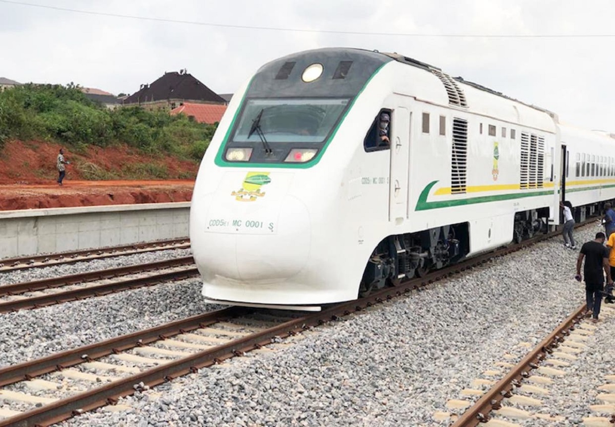 Amaechi Inspects Lagos-Ibadan Rail Project, meets Contractors