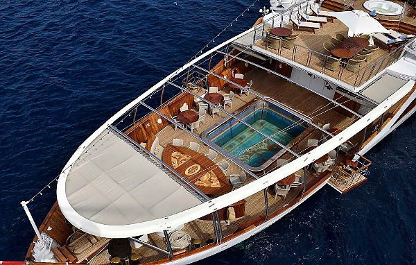 Luxury Christina O yacht Aerial view